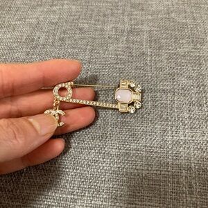 NWOT brooch